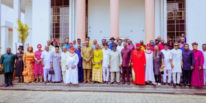 Delta Governor, Rt. Hon. Sheriff Oborevwori (10th right), Secretary to State government, Dr. Kingsley Emu (10th left), Chief of Staff Government House, Hon. Johnson Erijo (9th left), President General, Isoko Development Union, Prof. Chris Akpotu (9th right), Chief Solomon Ogba (7th left), Bishop John Aruakpor (2nd right), member representing Isoko Federal Constituency, Jonathan Ukodhiko (11th right), Ovie of Ozoro Kingdom (11th left), Ovie of Ellu Kingdom (6th right), Ovie of Uzere Kingdom (7th right), Ovie of Owhe Kingdom (8th right), Ovie of Aviara Kingdom (8th left) and others, during a congratulatory visit by leaders of Isoko ethnic nationality to the Governor in Government House ,Asaba on Tuesday. Pix: JIBUNOR SAMUEL